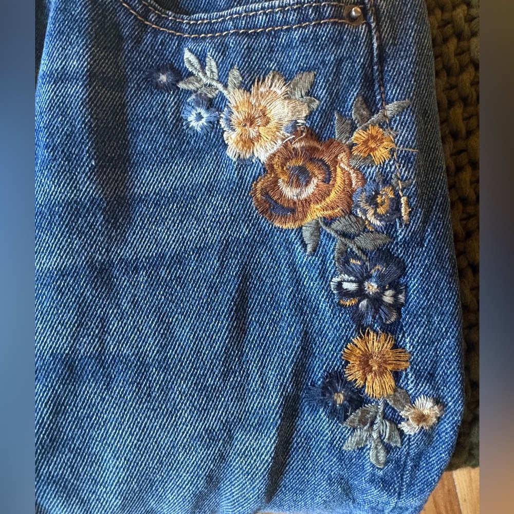 NWOT Free People x Driftwood Floral Embroidered Stella Jeans - Picture 9 of 10